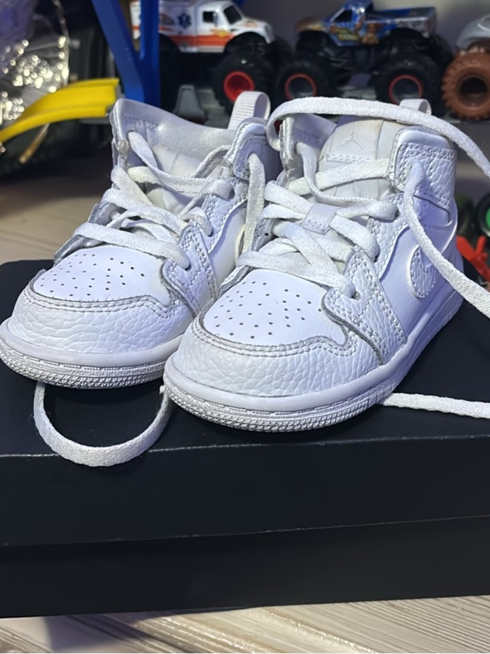 JORDAN 1 MID (Toddler) size 6C